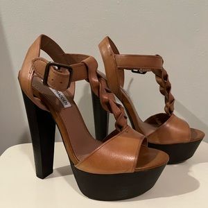 Steve Madden Camel Sandal / Platform Sz 6.5 Dayleee